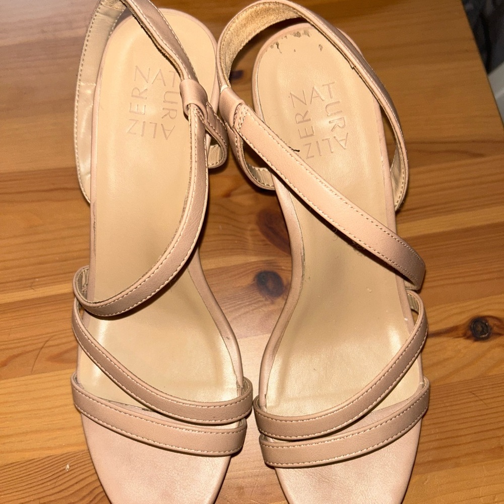 Naturalizer Women's Tan Brenta Sandals